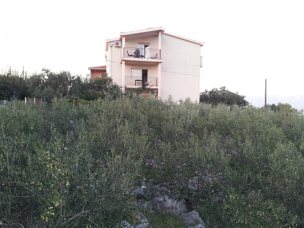 Apartments Jelica Slatine Bagian luar foto